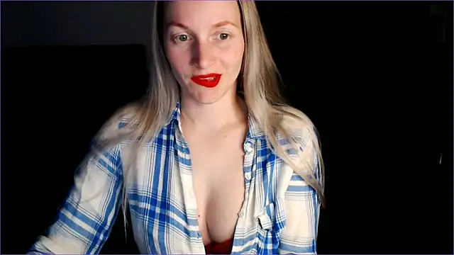 Snapshot of Shantidol chatting on June 15, 9:39 pm Shantidol online show from June 15, 9:39 pm