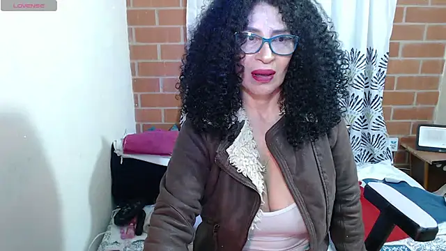 Snapshot of sophialxxx chatting on February 15, 1:31 am sophialxxx online show from February 15, 1:31 am