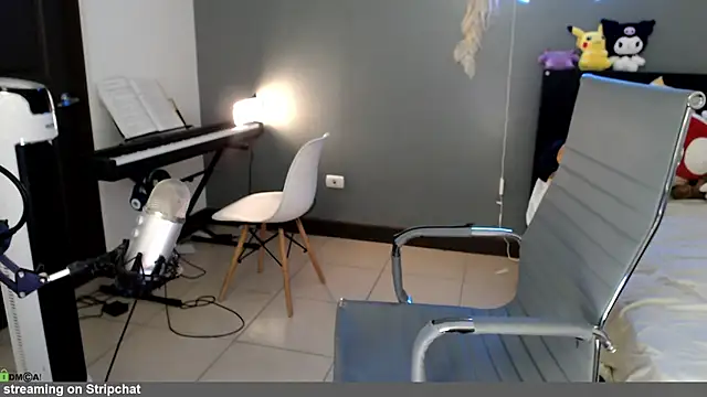 Snapshot of minarocket_ chatting on April 7, 6:41 pm minarocket online show from April 7, 6:41 pm