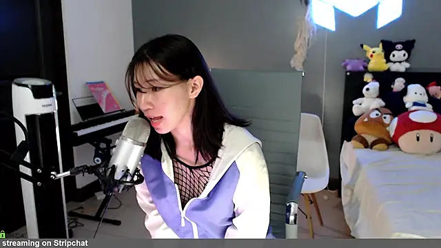 Snapshot of minarocket_ chatting on April 25, 5:32 pm minarocket online show from April 25, 5:32 pm