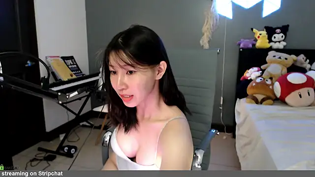 Snapshot of minarocket_ chatting on May 19, 2:23 pm minarocket online show from May 19, 2:23 pm