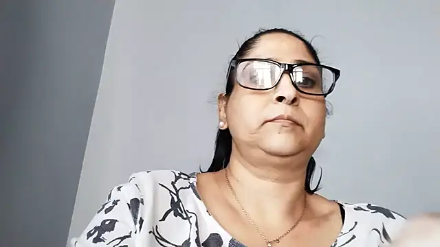 Snapshot of Indiankushy chatting on July 27, 9:05 am Indiankushy online show from July 27, 9:05 am