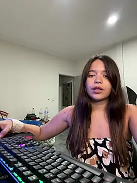 Snapshot of kiarafonseca_ chatting on December 23, 4:01 am kiarafonseca online show from December 23, 4:01 am