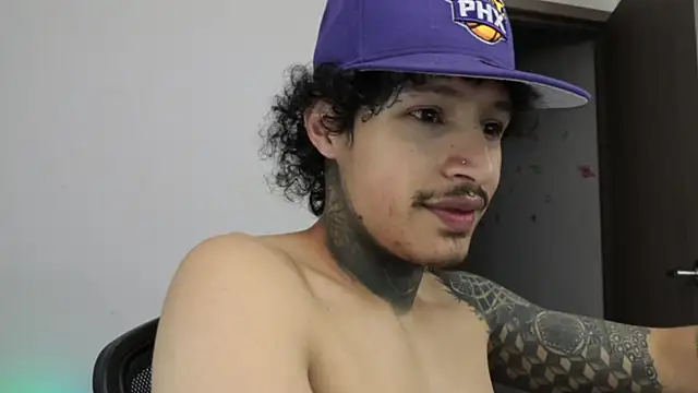 trieone online show from February 11, 1:21 am