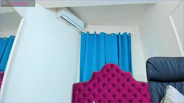 Snapshot of ninnadee chatting on June 24, 4:11 am ninnadee online show from June 24, 4:11 am