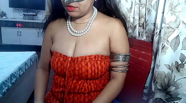 Snapshot of yourradhika chatting on February 7, 6:24 pm yourradhika online show from February 7, 6:24 pm