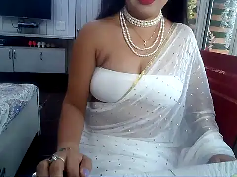 Snapshot of yourradhika chatting on October 26, 8:20 am yourradhika online show from October 26, 8:20 am