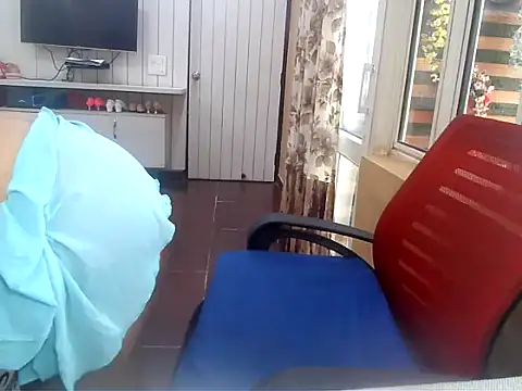 Snapshot of yourradhika chatting on December 16, 8:30 am yourradhika online show from December 16, 8:30 am