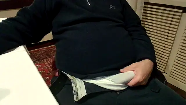 polloiw online show from April 8, 8:53 pm