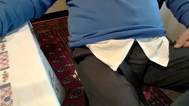 polloiw online show from April 15, 3:19 pm