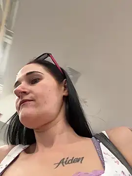 lolabunny9 online show from March 19, 4:13 pm