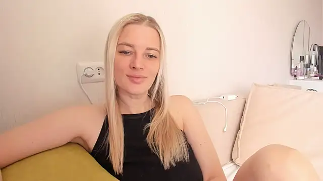 Snapshot of HILT_ON chatting on September 14, 3:27 am HILT ON online show from September 14, 3:27 am