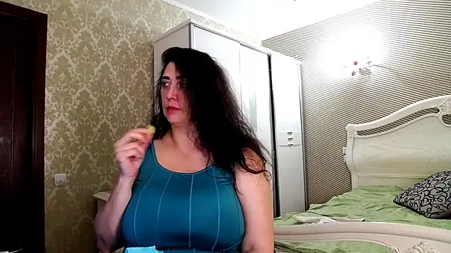 Evelyn Shy online show from March 31, 8:48 am