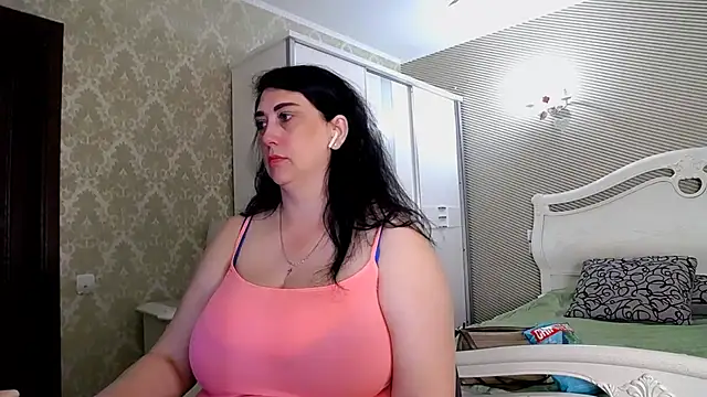 Snapshot of Evelyn_Shy chatting on May 11, 9:26 am Evelyn Shy online show from May 11, 9:26 am