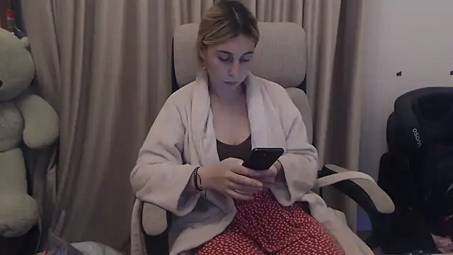 Snapshot of Aliss_Hottie chatting on November 1, 3:36 pm Aliss Hottie online show from November 1, 3:36 pm