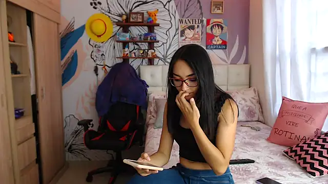 LinzyBaner online show from March 7, 10:10 pm