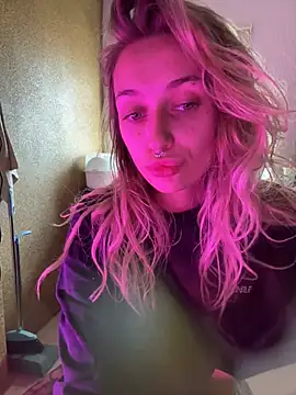 Snapshot of MonicaMilz chatting on January 3, 8:10 am MonicaMilz online show from January 3, 8:10 am