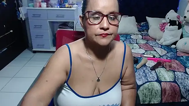 pervert mommy  online show from June 2, 9:33 am