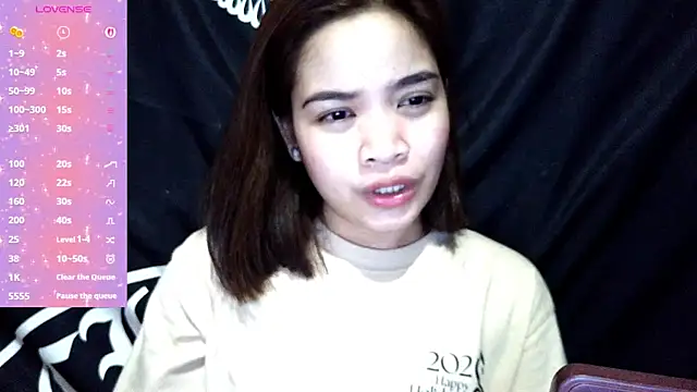 Snapshot of _preciousmoira_ chatting on May 6, 2:55 pm preciousmoira online show from May 6, 2:55 pm
