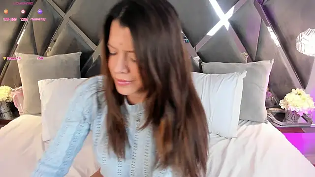 Snapshot of emperatriz_reyes chatting on February 10, 10:40 pm emperatriz reyes online show from February 10, 10:40 pm