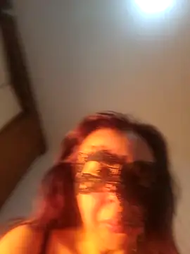 LAURAFOCOSA online show from March 1, 9:50 pm