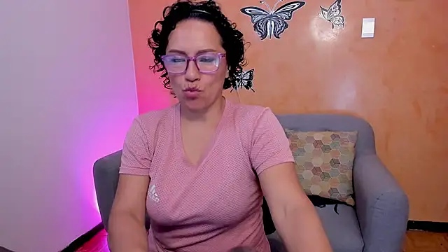 scarlet wet online show from March 17, 7:06 pm