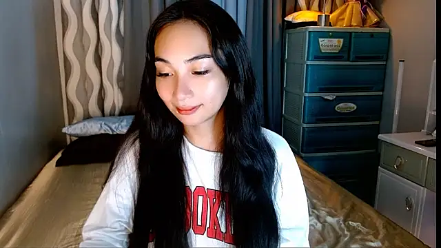 SweetLilly 18 online show from May 23, 3:45 am