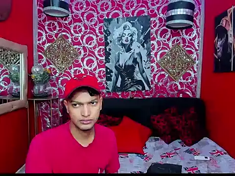 Snapshot of PEINBOYS chatting on July 31, 7:13 pm PEINBOYS online show from July 31, 7:13 pm