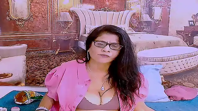 Snapshot of IndianAllure chatting on July 6, 5:59 am IndianAllure online show from July 6, 5:59 am