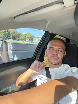 Snapshot of EllisZlatan chatting on March 1, 9:22 am EllisZlatan online show from March 1, 9:22 am