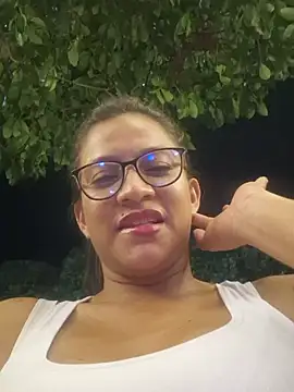 Snapshot of DAELAA chatting on February 22, 3:12 am DAELAA online show from February 22, 3:12 am