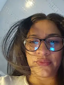 Snapshot of DAELAA chatting on February 25, 12:58 am DAELAA online show from February 25, 12:58 am