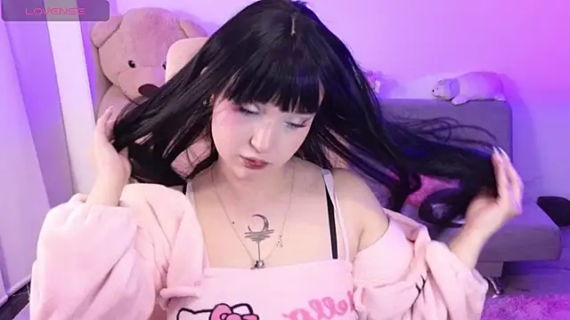 Snapshot of KuroChan420 chatting on May 20, 3:02 am KuroChan420 online show from May 20, 3:02 am