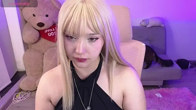 Snapshot of KuroChan420 chatting on May 23, 3:01 am KuroChan420 online show from May 23, 3:01 am
