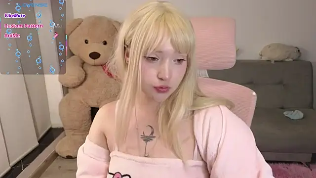 Snapshot of KuroChan420 chatting on June 4, 4:18 am KuroChan420 online show from June 4, 4:18 am
