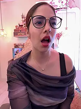 Snapshot of Zoe_Bae chatting on February 1, 12:09 am Zoe Bae online show from February 1, 12:09 am