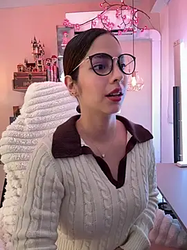 Snapshot of Zoe_Bae chatting on February 6, 10:02 pm Zoe Bae online show from February 6, 10:02 pm