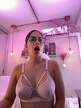 Zoe Bae online show from March 10, 9:20 pm