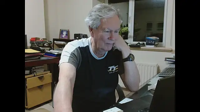 Snapshot of alan_inlondon chatting on February 15, 10:50 pm alan inlondon online show from February 15, 10:50 pm