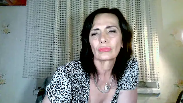 Snapshot of DreamMarianna chatting on June 9, 9:15 pm DreamMarianna online show from June 9, 9:15 pm