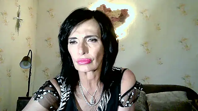 Snapshot of DreamMarianna chatting on July 11, 10:00 pm DreamMarianna online show from July 11, 10:00 pm