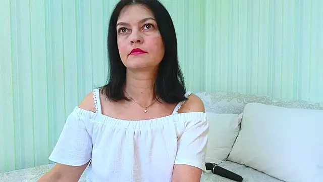 Snapshot of _Lily_ chatting on April 29, 9:13 am Lily online show from April 29, 9:13 am