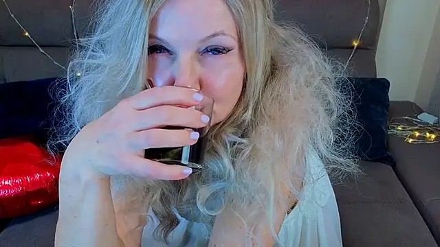 Abby Moore  online show from February 26, 1:54 pm