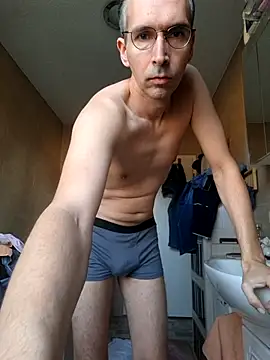 Snapshot of Geiler-boy313 chatting on March 18, 6:49 am Geiler-boy313 online show from March 18, 6:49 am