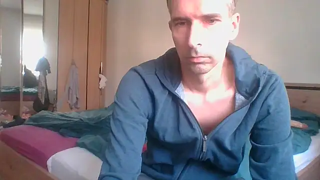 Snapshot of Geiler-boy313 chatting on April 16, 8:59 am Geiler-boy313 online show from April 16, 8:59 am