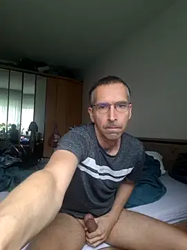 Snapshot of Geiler-boy313 chatting on April 19, 9:41 am Geiler-boy313 online show from April 19, 9:41 am