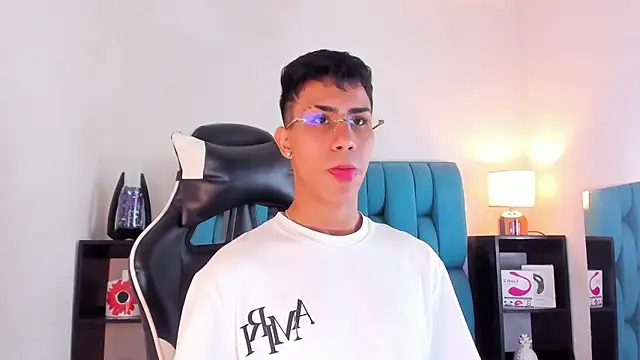 Snapshot of AlanNaughty chatting on January 24, 4:27 am AlanNaughty online show from January 24, 4:27 am