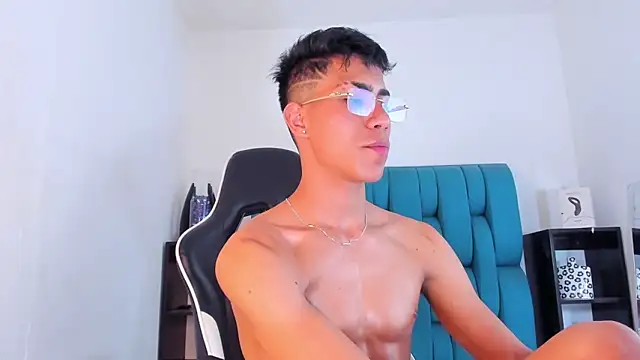 Snapshot of AlanNaughty chatting on January 29, 11:56 pm AlanNaughty online show from January 29, 11:56 pm