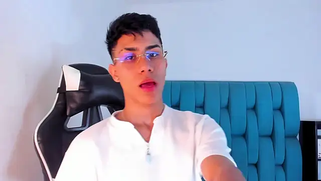 Snapshot of AlanNaughty chatting on February 10, 8:42 pm AlanNaughty online show from February 10, 8:42 pm