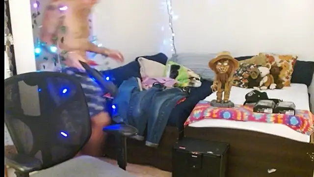 Snapshot of mycock2474u chatting on February 22, 1:02 pm mycock2474u online show from February 22, 1:02 pm